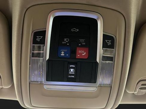 Used 2019 RAM 1500 Laramie AWD/4WD image 33