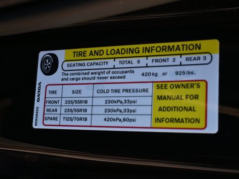 Used 2025 Volvo XC40 B5 Core image 38