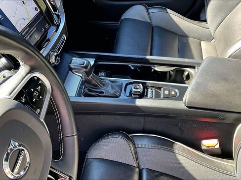 Used 2020 Volvo S60 T6 R-Design image 13