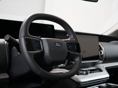 Certified 2025 Ford Expedition Active AWD/4WD image 13
