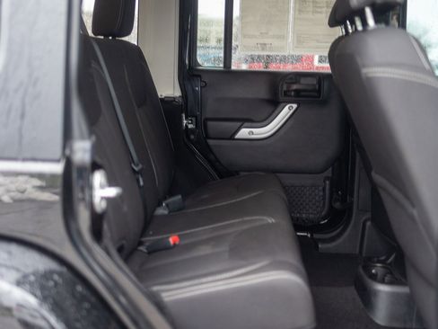 Used 2017 Jeep Wrangler Unlimited Sahara w/ Connectivity Group image 20