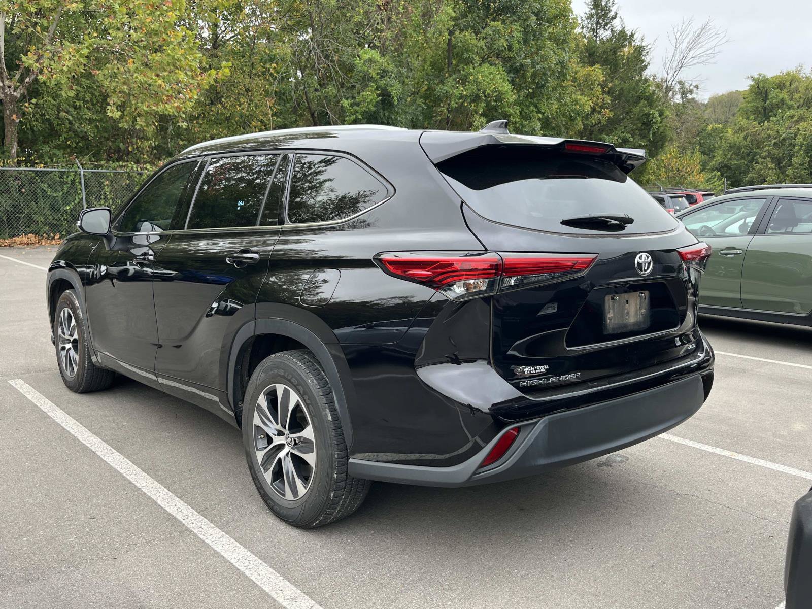 Used 2022 Toyota Highlander XLE FWD image 12