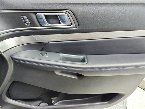 Used 2018 Ford Explorer XLT w/ Equipment Group 202A image 40