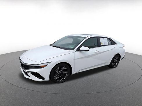 Used 2025 Hyundai Elantra SEL FWD image 7
