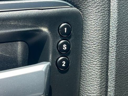 Used 2025 RAM 3500 Laramie AWD/4WD image 23