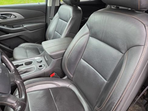 Used 2020 Chevrolet Traverse RS w/ LPO, Floor Liner Package AWD/4WD image 9