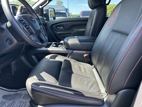 Used 2021 Nissan Titan PRO-4X w/ Pro-4x Convenience Package AWD/4WD image 10