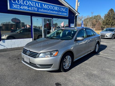 Used 2014 Volkswagen Passat 1.8T S image 2