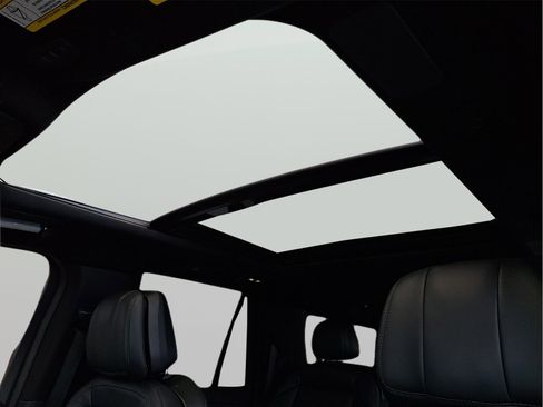 New 2025 Lincoln Navigator L Reserve w/ Jet Appearance Package AWD/4WD image 10