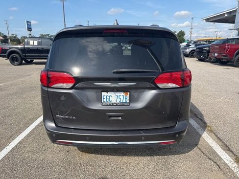 Used 2017 Chrysler Pacifica Touring-L Plus image 6