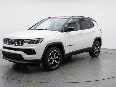 Used 2025 Jeep Compass Limited AWD/4WD image 3