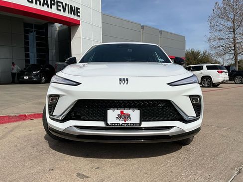 Used 2025 Buick Envista Sport Touring image 3