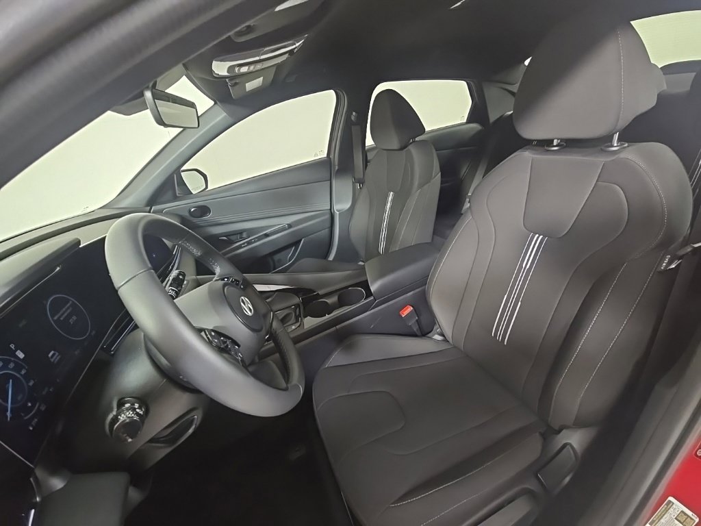 Certified 2025 Hyundai Elantra SEL FWD image 15