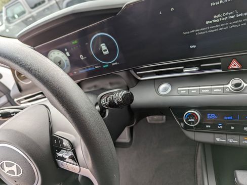 Used 2024 Hyundai Elantra SEL image 24