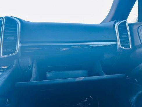 Used 2016 Porsche Cayenne S image 26