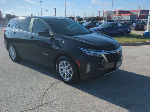 Used 2022 Chevrolet Equinox LT FWD image 2