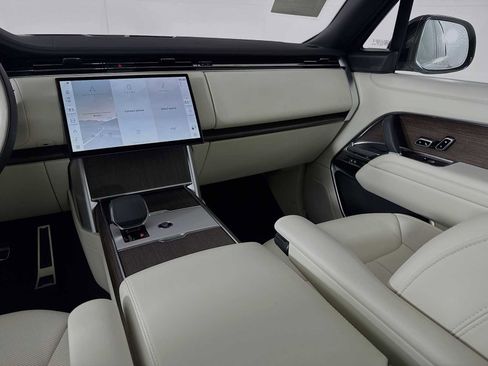 New 2025 Land Rover Range Rover SE image 24