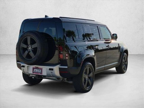 Used 2025 Land Rover Defender 110 S AWD/4WD image 5