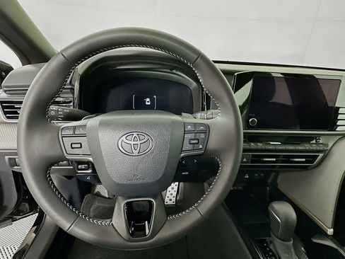 Used 2025 Toyota Camry SE image 11