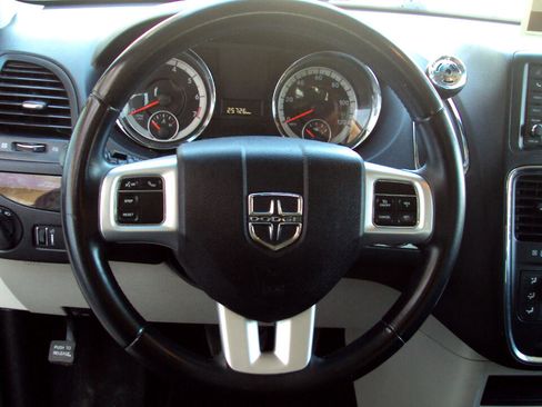 Used 2017 Dodge Grand Caravan SE w/ Power Window Group image 19