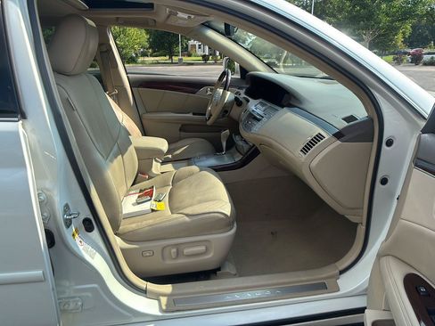 Used 2010 Toyota Avalon Limited FWD image 11