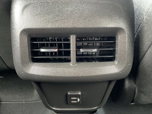 Used 2023 Chevrolet Equinox LT image 18