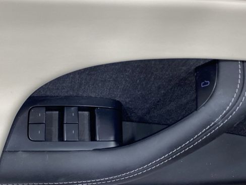 Used 2022 Tesla Model X Plaid image 13