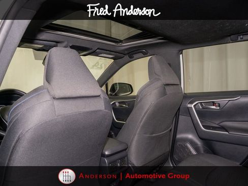 Used 2024 Toyota RAV4 SE w/ Convenience Package AWD/4WD image 9