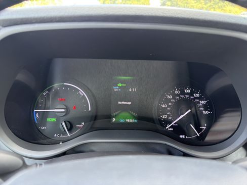 Used 2022 Toyota Sienna XSE FWD image 12