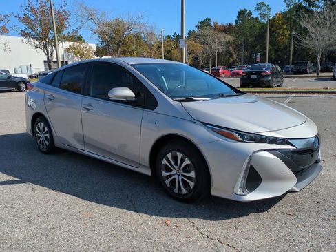Used 2022 Toyota Prius Prime XLE image 3