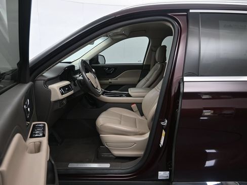 Used 2020 Lincoln Aviator 2WD w/ Class IV Trailer Tow Package image 20