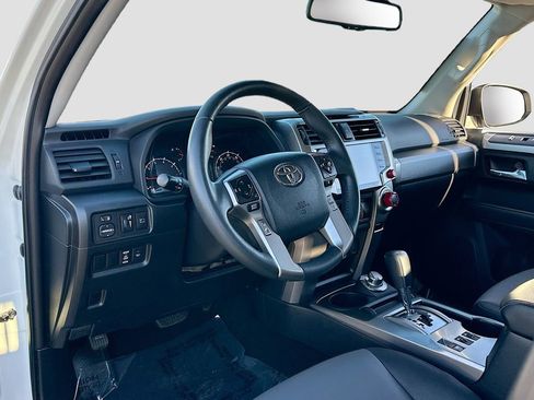 Used 2022 Toyota 4Runner SR5 Premium image 9
