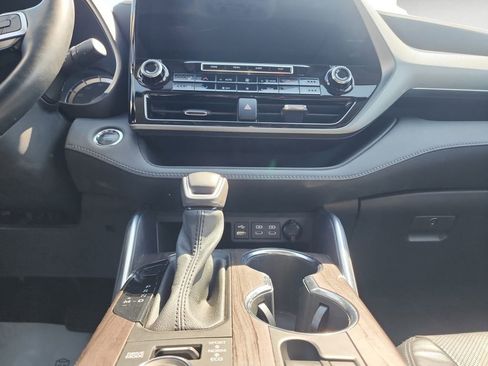 Used 2022 Toyota Highlander Platinum AWD/4WD image 12