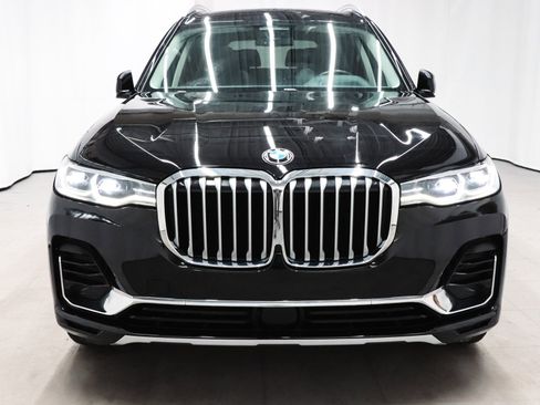 Used 2022 BMW X7 xDrive40i w/ Premium Package image 2