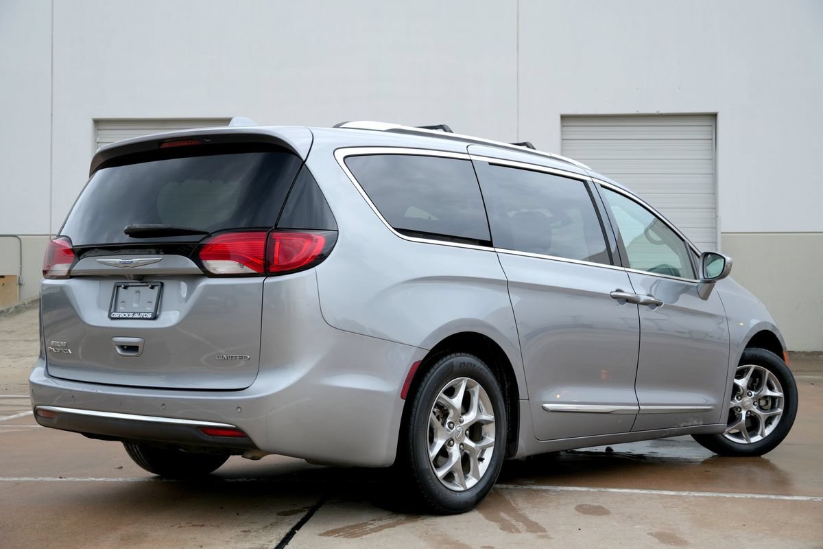 Used 2018 Chrysler Pacifica Limited FWD image 3