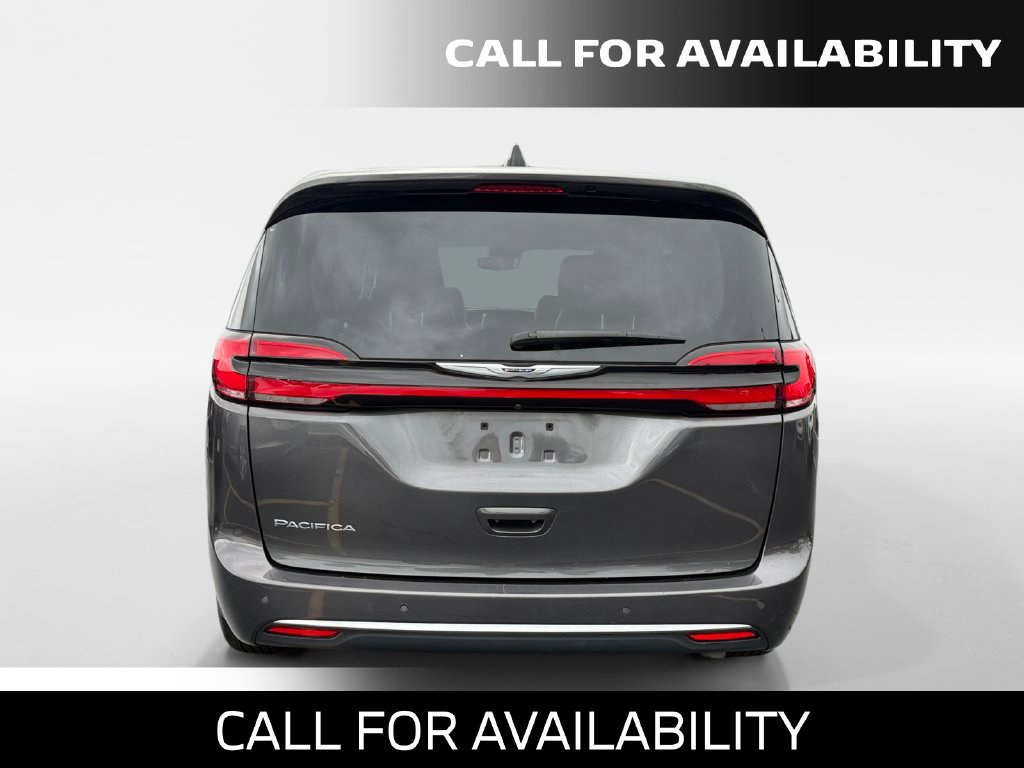Used 2023 Chrysler Pacifica Touring-L FWD image 4