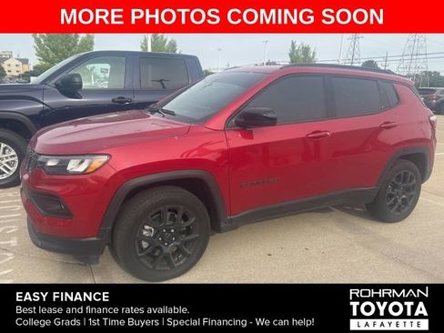 Used 2026 Jeep Compass Latitude AWD/4WD image 3