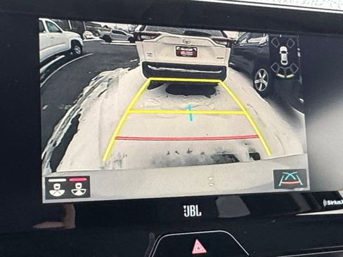 Used 2022 Toyota Venza XLE image 23