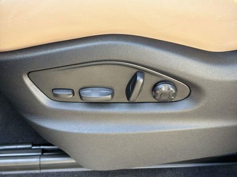 Used 2025 Porsche Cayenne Coupe AWD/4WD image 34