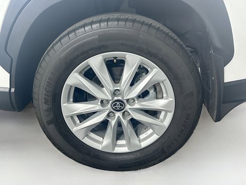 Used 2024 Toyota Corolla Cross LE image 11