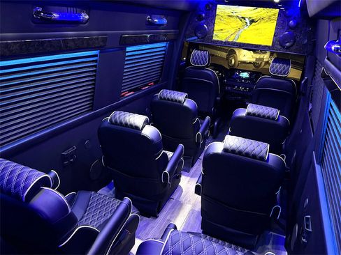 Used 2024 Mercedes-Benz Sprinter 2500 image 2