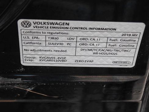 Used 2019 Volkswagen Golf 4-Door FWD image 28