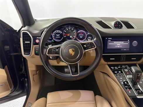 Certified 2022 Porsche Cayenne Platinum Edition w/ Premium Package Plus AWD/4WD image 18