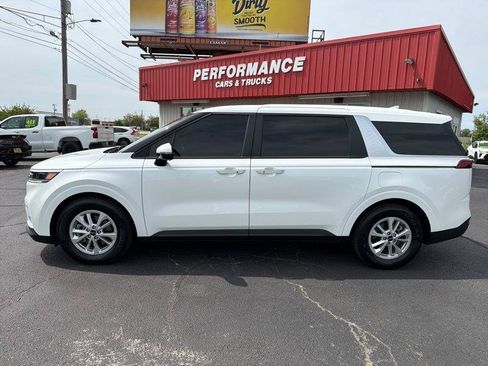 Used 2024 Kia Carnival LX FWD image 12