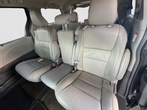 Used 2015 Toyota Sienna XLE Premium w/ Four Season Floor Mat Package FWD image 15
