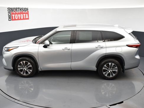Used 2022 Toyota Highlander XLE image 22