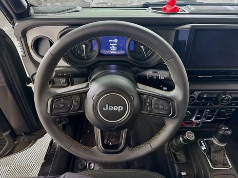 Used 2024 Jeep Wrangler Unlimited AWD/4WD image 14