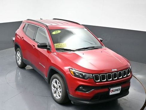 Used 2025 Jeep Compass Latitude AWD/4WD image 46