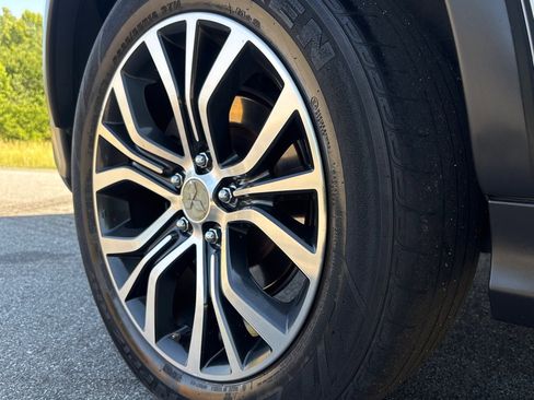 Used 2018 Mitsubishi Outlander Sport SE FWD image 9