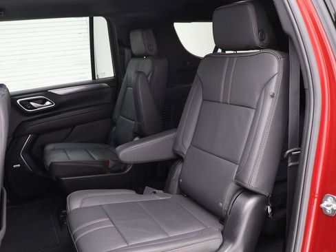 Used 2024 Chevrolet Suburban RST w/ Luxury Package image 12